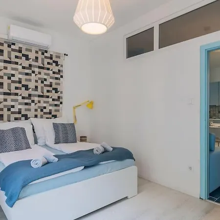 Center Apartment, Style, Location, Ac, Balcony Apartment *