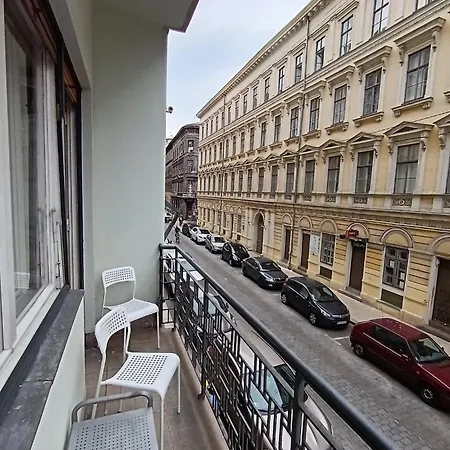 Apartment With Terrace In Heart Of The