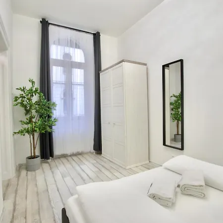 Apartment Premium By Hi5-ditroi *