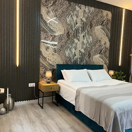 S8 Downtown Apartment *