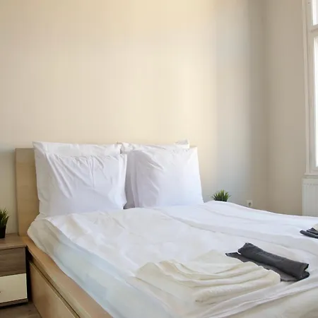 Apartment Flatiron Building - By Hi5 *