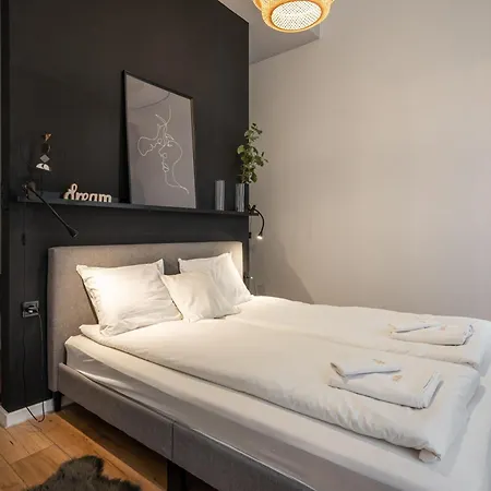 E32 - Oktogon Panorama Suite - Best Location - By Bqa Apartment