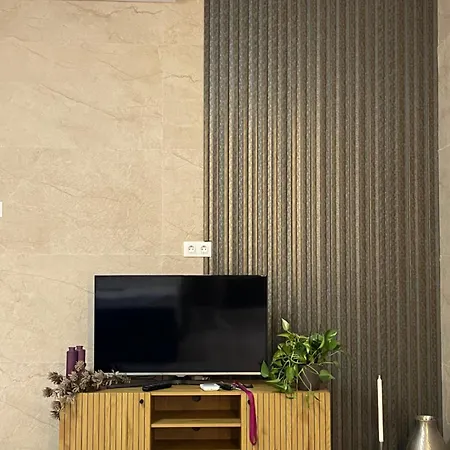 S8 Downtown Apartment *