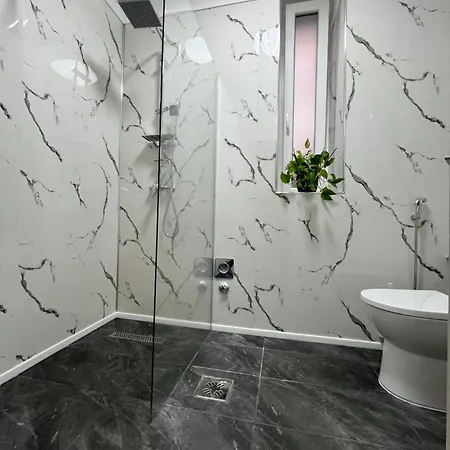 S8 Downtown Apartment *
