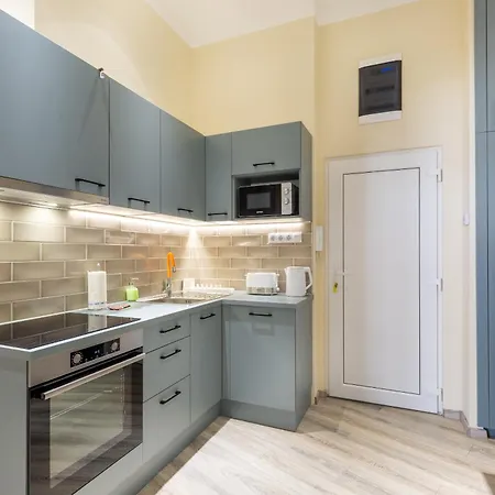 R62a Rottenbiller Apartment *