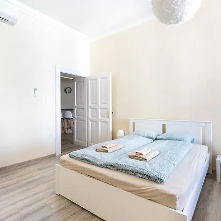 R62a Rottenbiller Apartment Budapest
