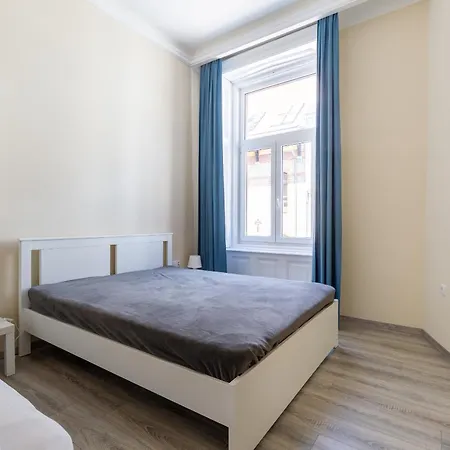 R62a Rottenbiller Apartment *