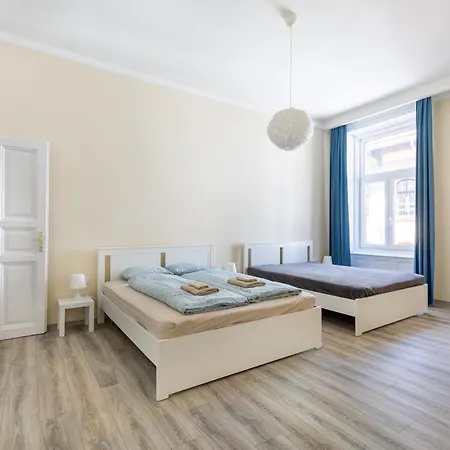 R62a Rottenbiller Apartment