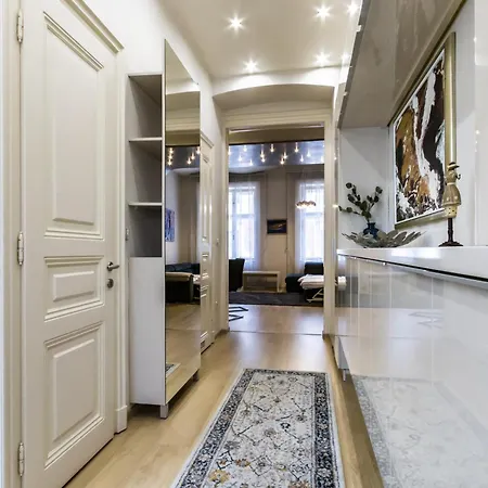 Apartment Andrassy Str. Luxury