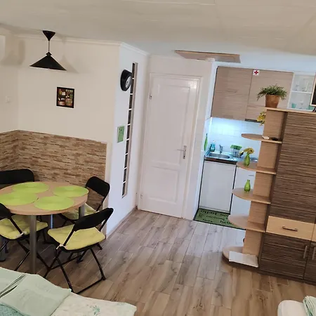 Patricia With Garden Apartment