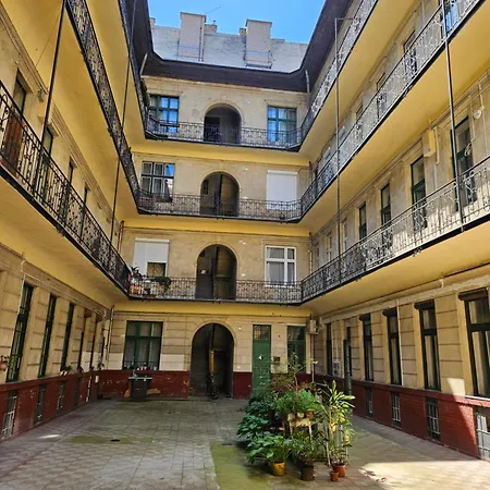 The Greenest Vintage Apartament