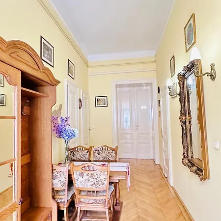 Apartment Jozsef 69 - 2brs, 5m To Newyork Cafe Budapest