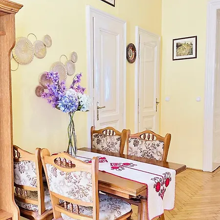 Jozsef 69 - 2brs, 5m To Newyork Cafe Apartment Budapest