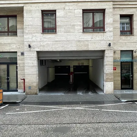 Szekely Near Deak Ferenc Square With Free Parking In Garage Apartament