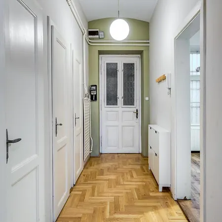 Jokai Hideaway Apartment *