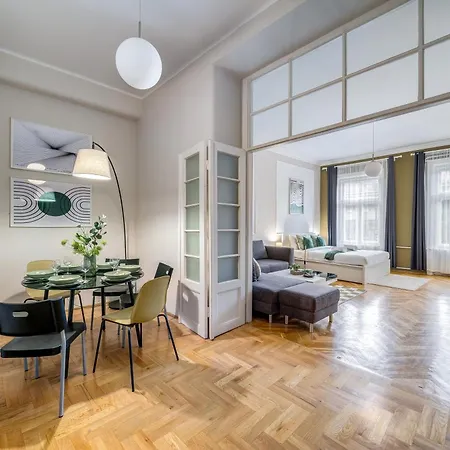 Jokai Hideaway Apartment *