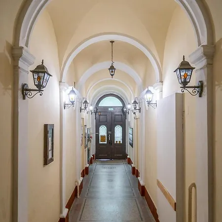 Jokai Hideaway Apartment