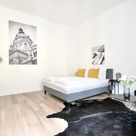 Standard By Hi5 - Rakoczi 23 * Budapest