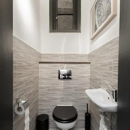 Apartment Kertesz 22 - 3 Bedrooms And Living With 2 Baths