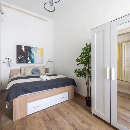 Stylish & Charming Cozy By Prestige Homes * Budapest