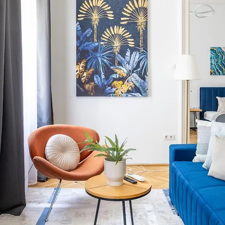 Stylish & Charming Cozy By Prestige Homes Apartment