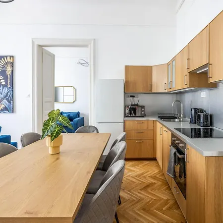 Apartment Stylish & Charming Cozy By Prestige Homes