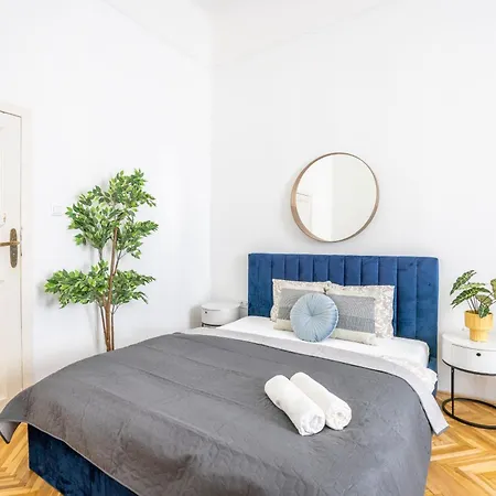Apartment Stylish & Charming Cozy By Prestige Homes