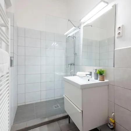 Stylish & Charming Cozy By Prestige Homes * Budapest