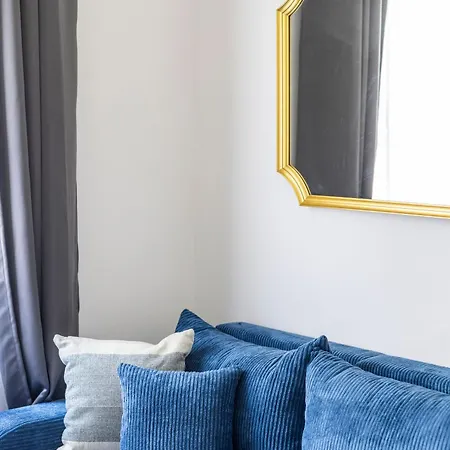 Stylish & Charming Cozy By Prestige Homes Apartment *