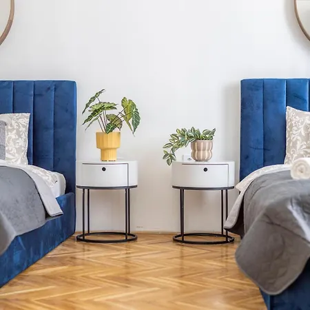 Stylish & Charming Cozy By Prestige Homes Apartment *