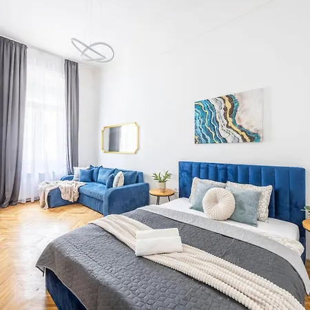 Stylish & Charming Cozy By Prestige Homes Apartment Budapest