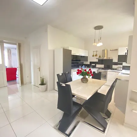 Penthouse In The Castle Apartman *