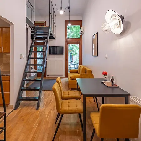 Apartment Mooki Loft&garden In Sohobudapest *