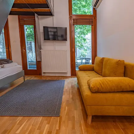 Apartment Mooki Loft&garden In Sohobudapest
