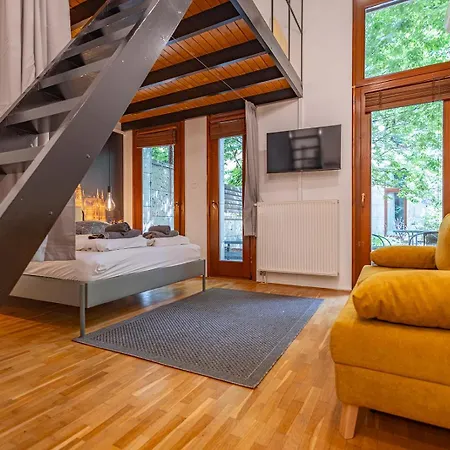Apartment Mooki Loft&garden In Sohobudapest *