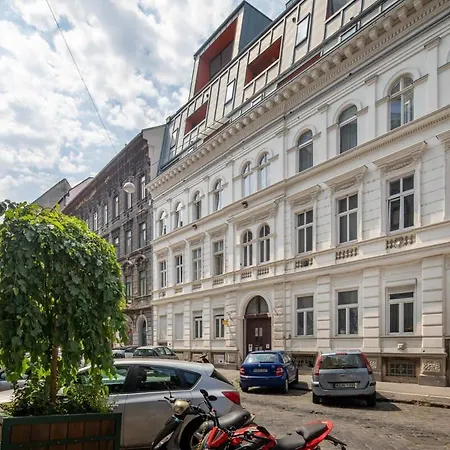 Apartment Central - Stylish - Spacious