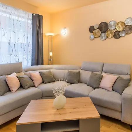Very Central - Large - Balcony - Comfy Апартаменты Будапешт