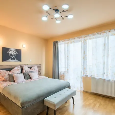 Very Central - Large - Balcony - Comfy Апартаменты