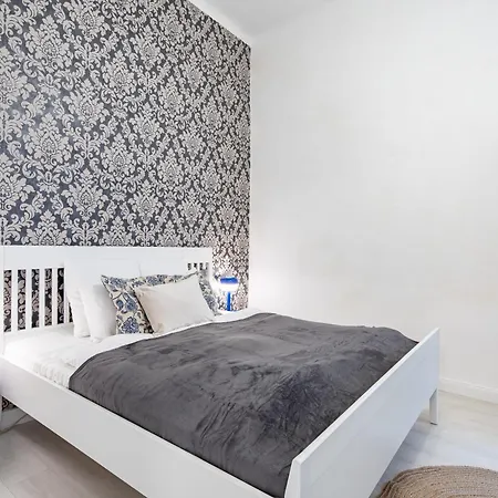 Central - Stylish - Spacious Apartment