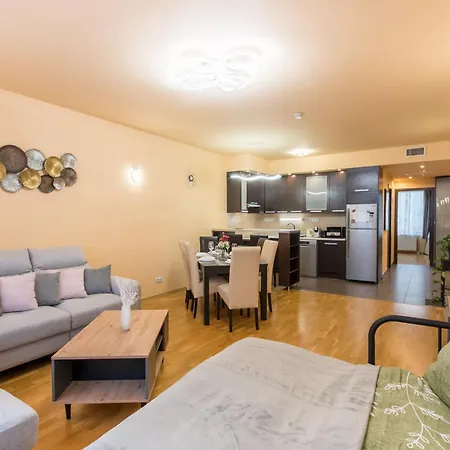 Very Central - Large - Balcony - Comfy Апартаменты