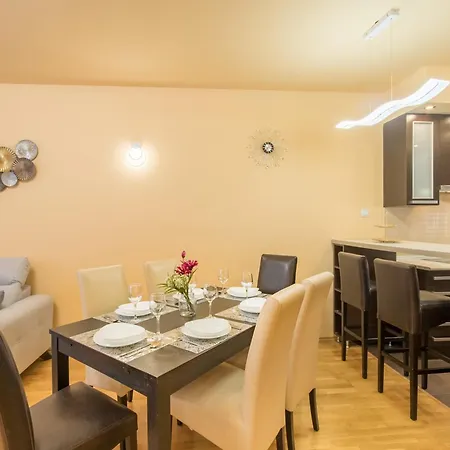 Very Central - Large - Balcony - Comfy Апартаменты