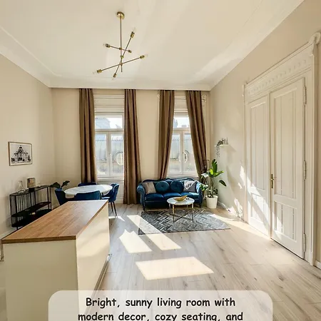 Luxury Parisian Designed 3-bedroom Gem In Heart Of Apartment