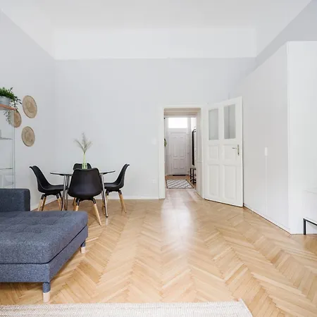 Serene And Spacious In The Centre *
