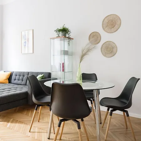 Serene And Spacious In The Centre *