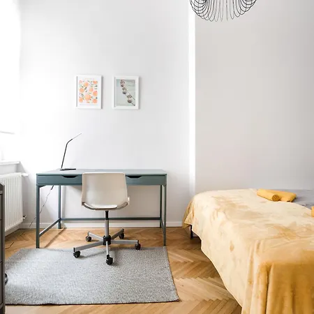 Serene And Spacious In The Centre Apartment *