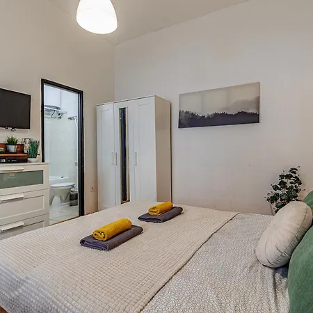 Beat Of The - Cozy Downtown Apartment *