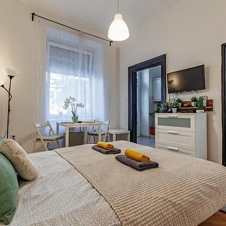 Beat Of The - Cozy Downtown Apartment