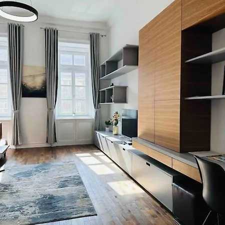 Luxury Flat In Downtown With Free Parking Apartment
