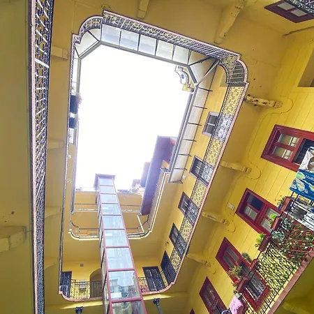 Spacious 2 Story Loft W Balcony Near Opera, Andrassy * Boedapest