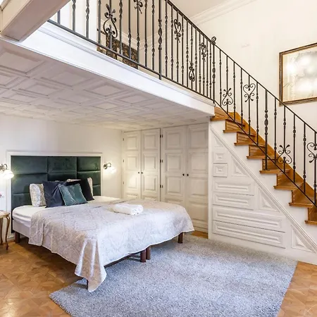 Classy Quentin Dream In The Heart Of * Budapest